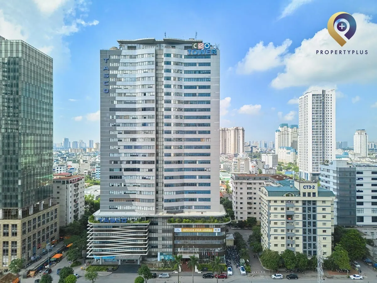 Tòa nhà CEO Tower nhìn từ phía trước với mặt kính sáng bóng và khu vực đỗ xe phía trước - hình ảnh từ Property Plus
